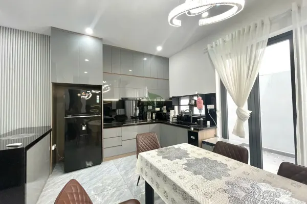 House, 3 спальни, 300.00 м² 6