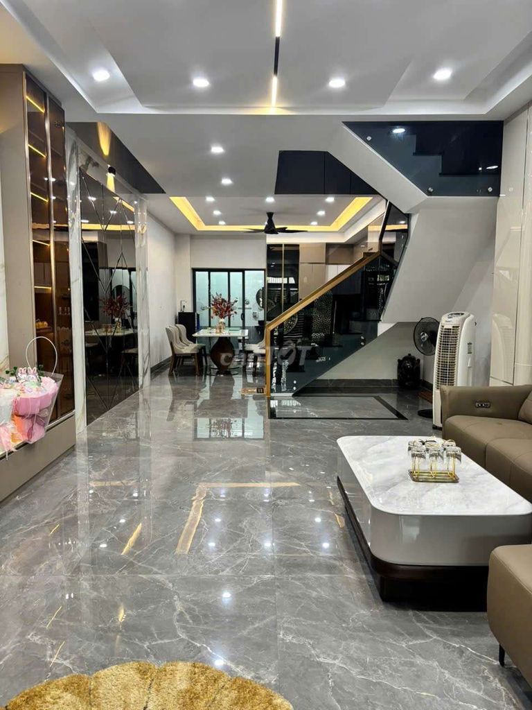 House, 3 спальни, 100.00 м²