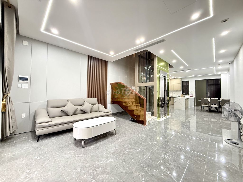 House, 3 спальни, 300.00 м² 2