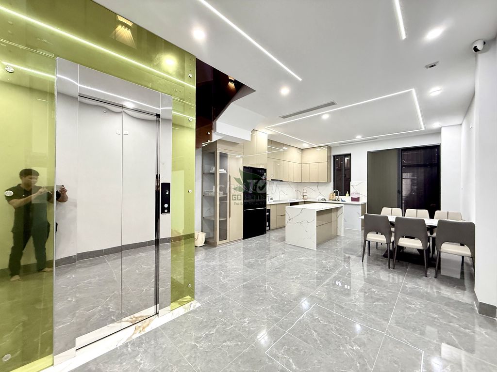 House, 3 спальни, 300.00 м² 5