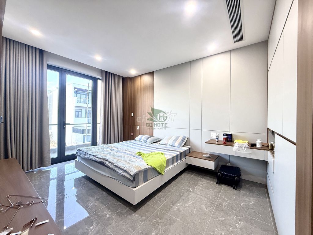 House, 3 спальни, 300.00 м² 9