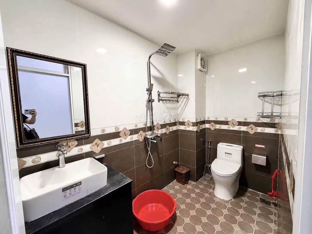 House, 5 спальни, 80.00 м²