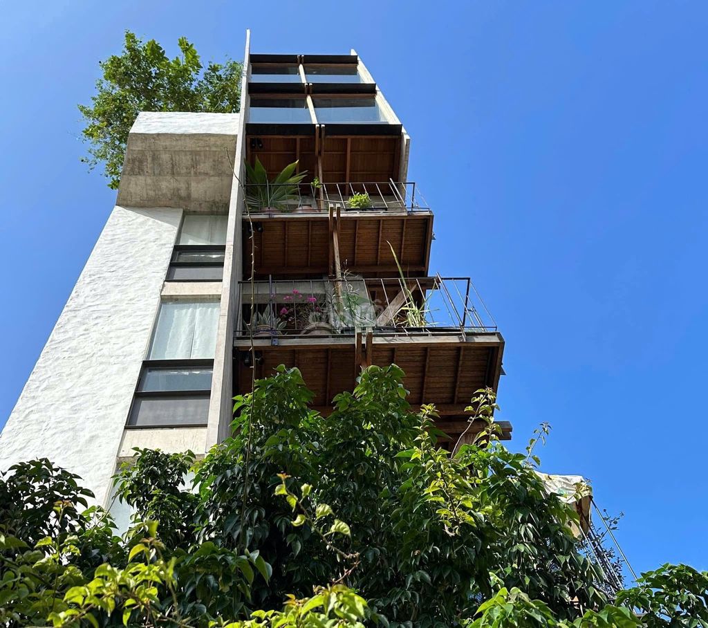 House, 11 спальни, 100.00 м²
