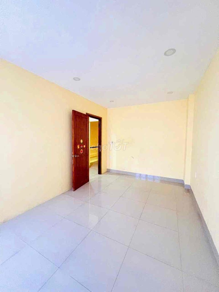 130.50 м²