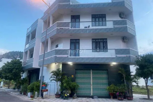 House, 10 спальни, 120.00 м²