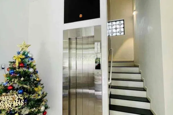 House, 5 спальни, 180.00 м²