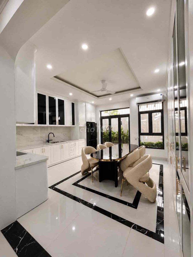 House, 4 спальни, 100.00 м²
