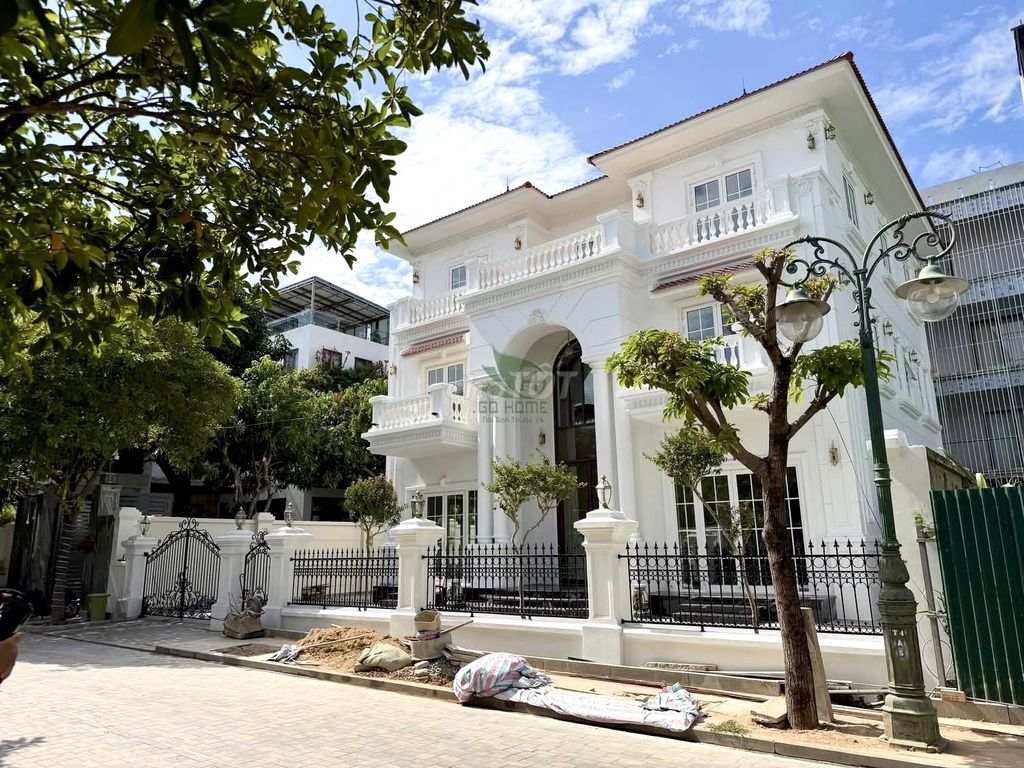 House, 6 спальни, 360.00 м² 9
