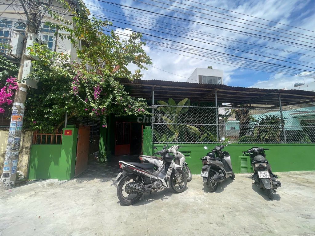 Дом, 3 спальни · 150 м²