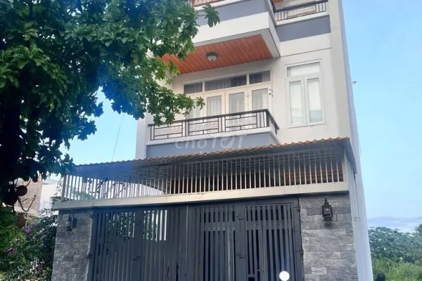 Дом, 5 спален · 100 м²