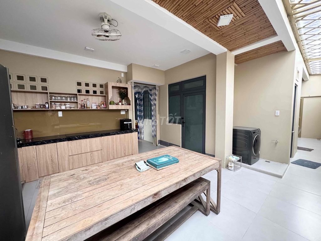 Дом, 5 спален · 235 м² 5
