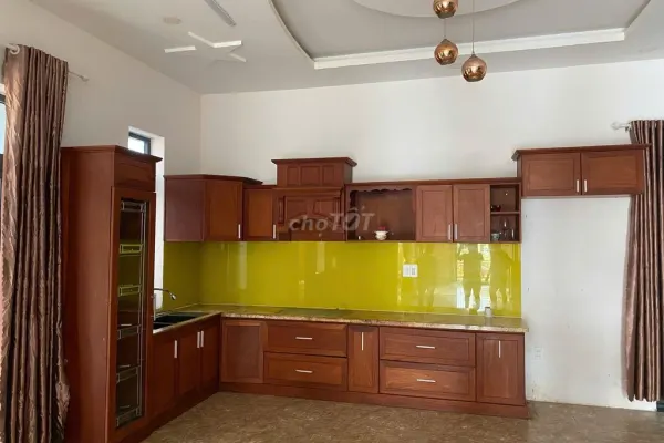 Дом, 4 спальни · 300 м² 2