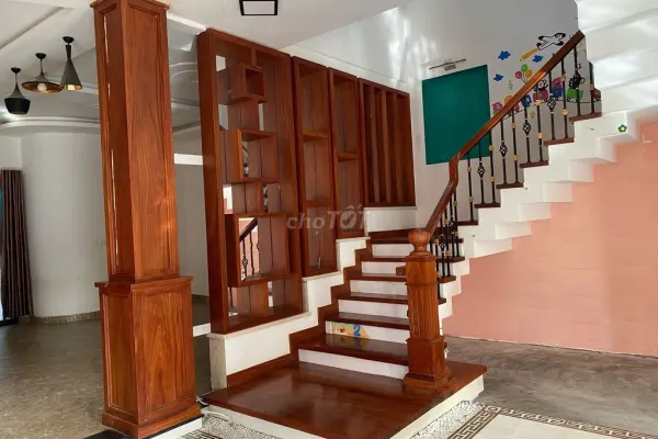 Дом, 4 спальни · 300 м² 3