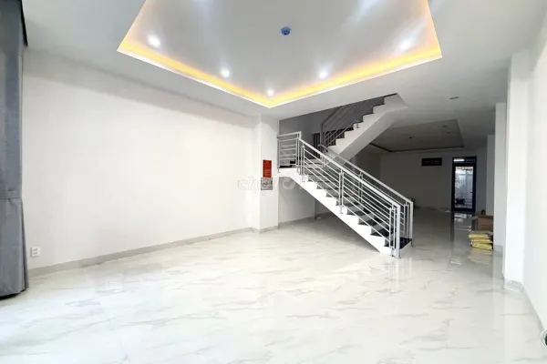 Дом, 4 спальни · 100 м²