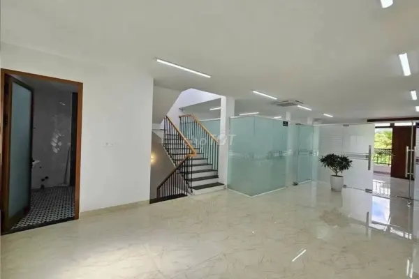 Дом, 4 спальни · 200 м² 2