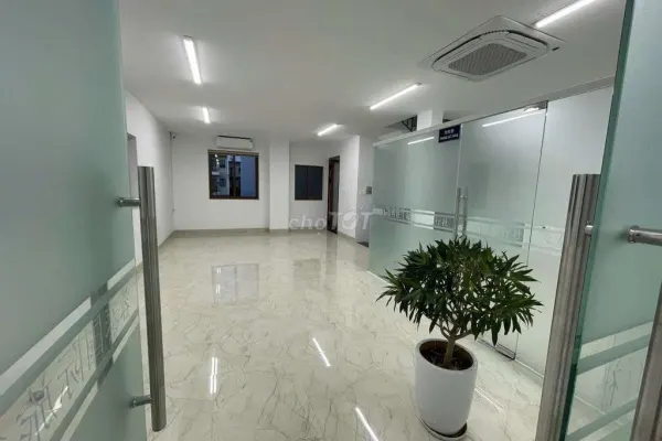 Дом, 3 спальни · 200 м²