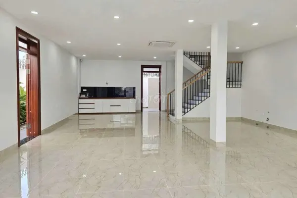 Дом, 3 спальни · 200 м² 5