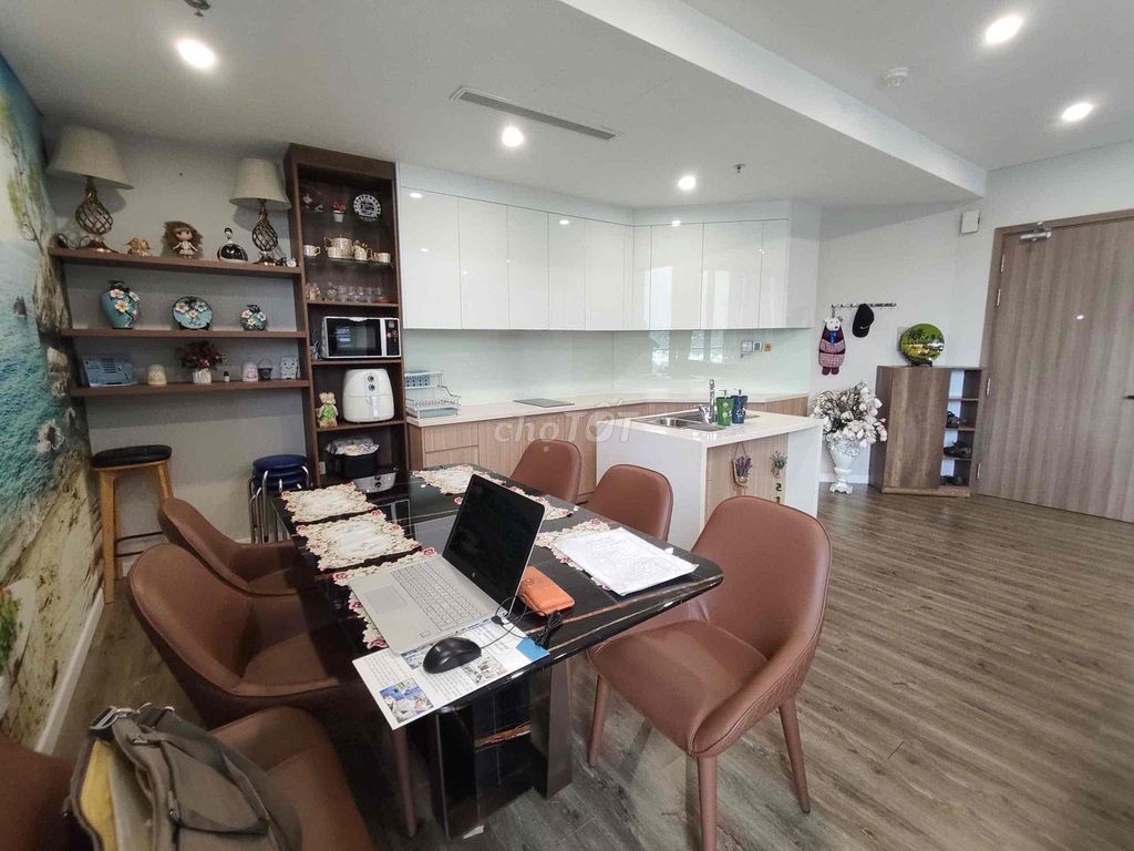 Квартира, 2 спальни · 77 м² 2