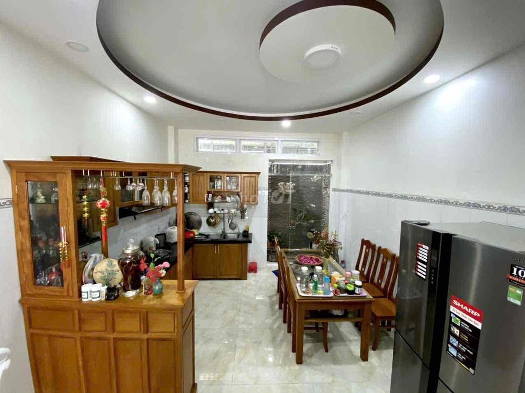 Дом, 4 спальни · 60 м²