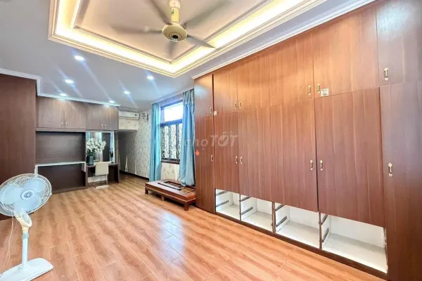 Дом, 3 спальни · 200 м² 4