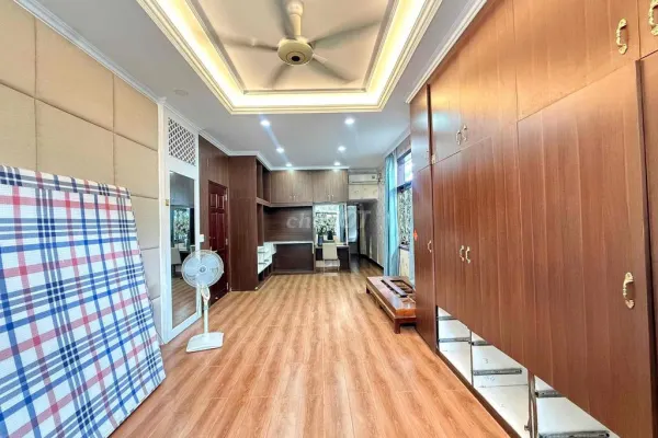 Дом, 3 спальни · 200 м² 5