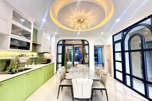 Квартира, 2 спальни · 90 м² 3