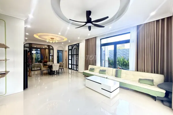 Квартира, 2 спальни · 90 м² 5