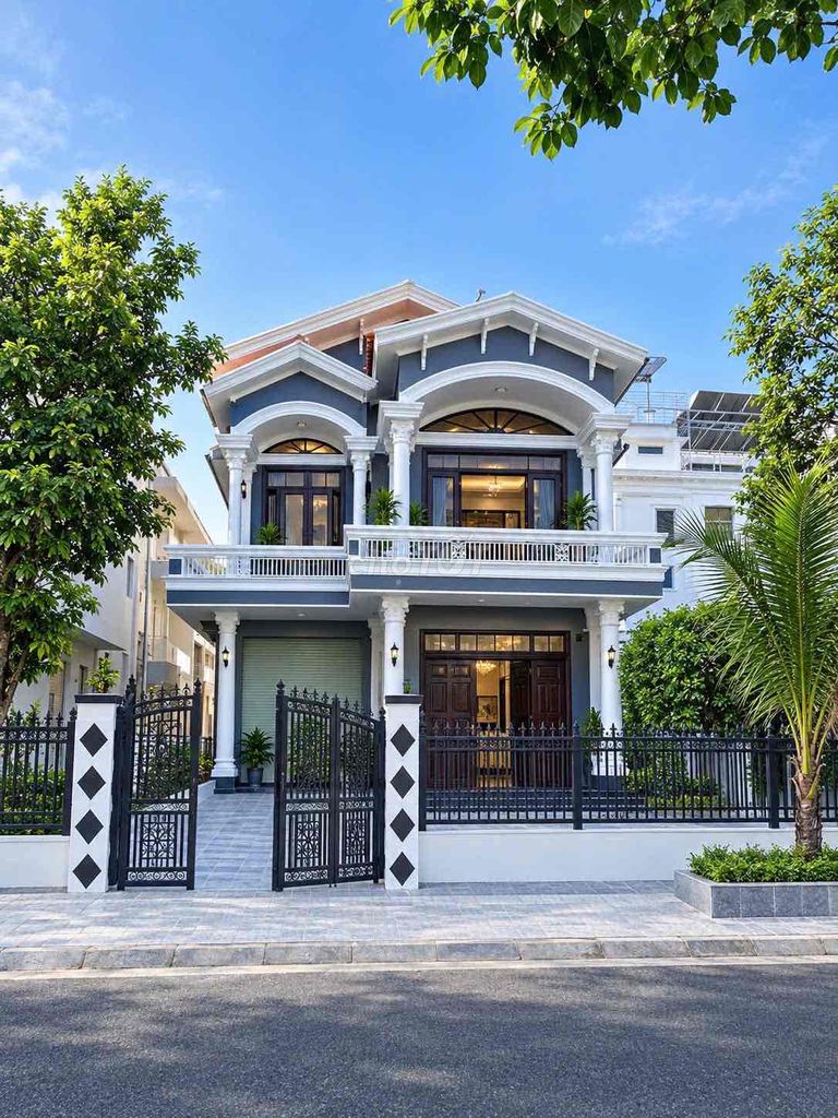 Дом, 9 спален · 400 м²