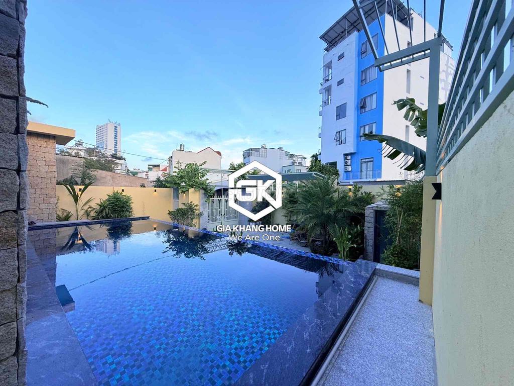 Дом, 3 спальни · 400 м² 3