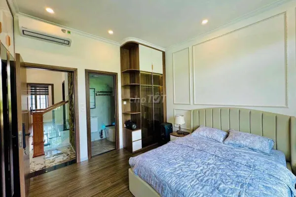 Дом, 6 спален · 330 м² 5