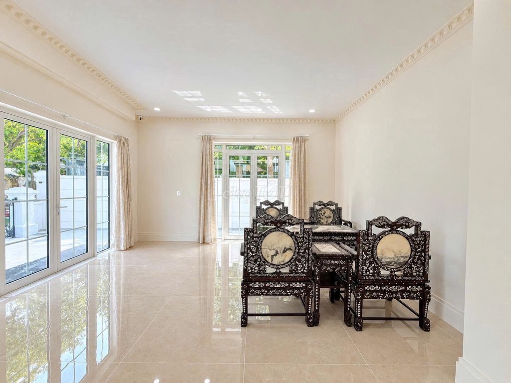 Дом, 6 спален · 360 м² 5