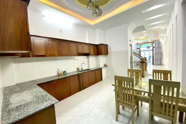 Дом, 4 спальни · 280 м² 6