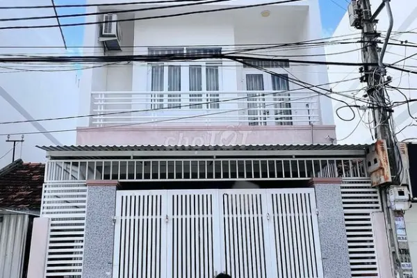 Дом, 4 спальни · 100 м²