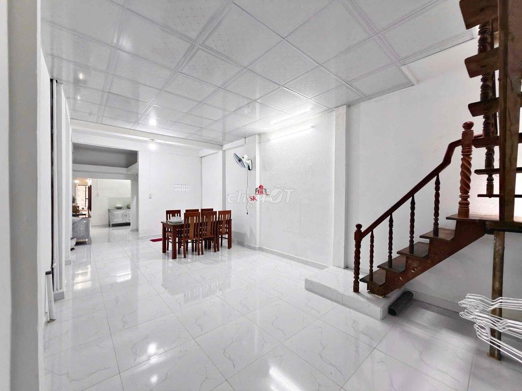 Квартира, 2 спальни · 120 м² 2