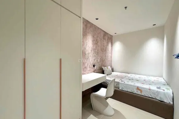 Квартира, 3 спальни · 138 м²