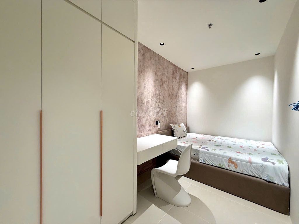 Квартира, 3 спальни · 138 м² 5