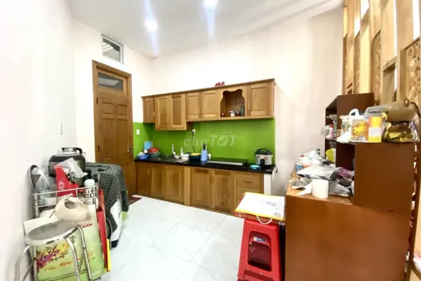 Дом, 4 спальни · 250 м²