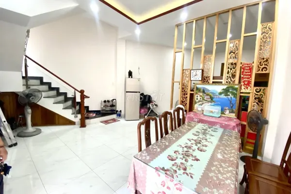 Дом, 4 спальни · 250 м² 2