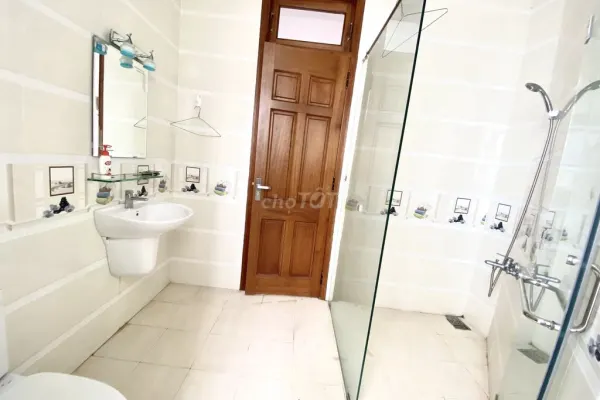 Дом, 4 спальни · 250 м² 3