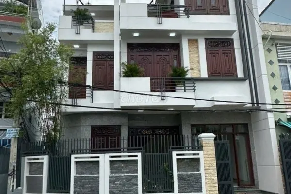 Дом, 3 спальни · 300 м²