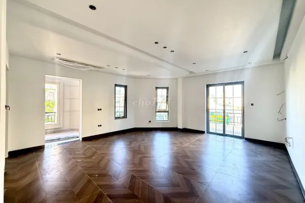 Дом, 4 спальни · 360 м² 9