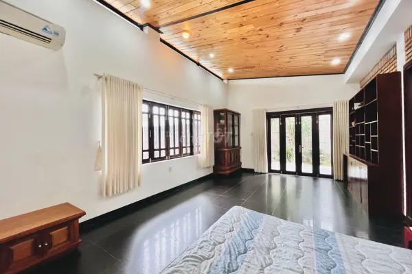 Дом, 4 спальни · 500 м² 4