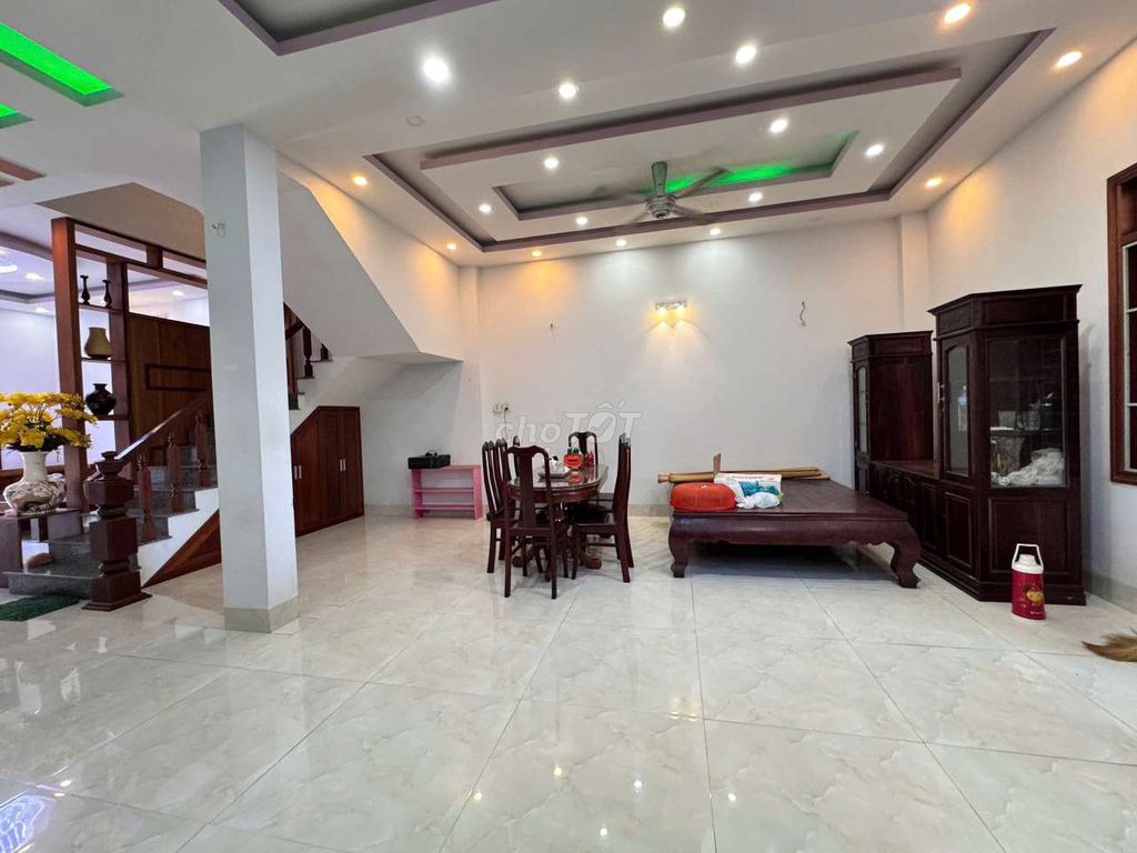 Дом, 4 спальни · 160 м² 2