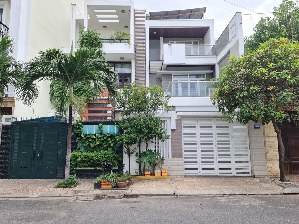Дом, 6 спален · 160 м²