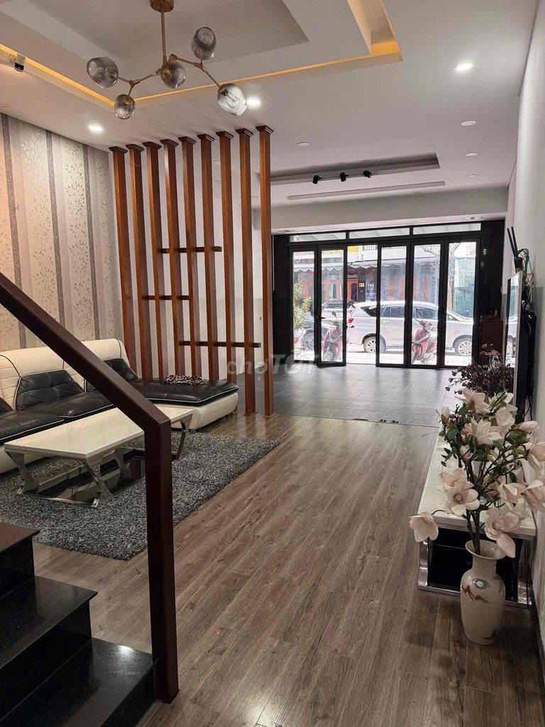 Дом, 5 спален · 90 м²