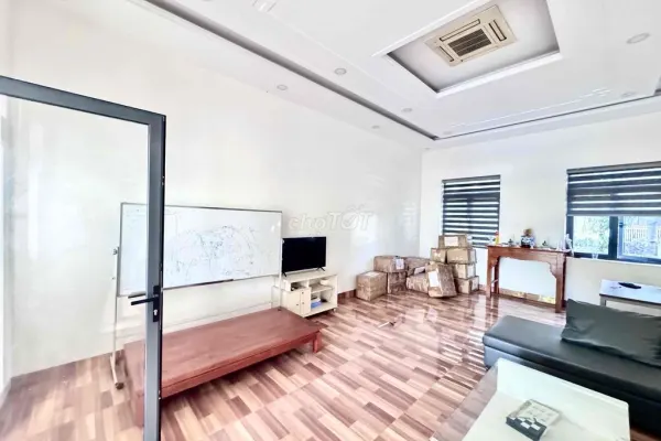 Дом, 3 спальни · 583 м² 8