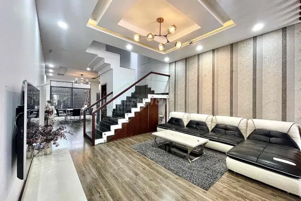 Дом, 4 спальни · 120 м²