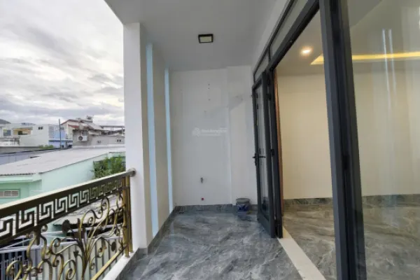 3 спальни · 180 м² 2