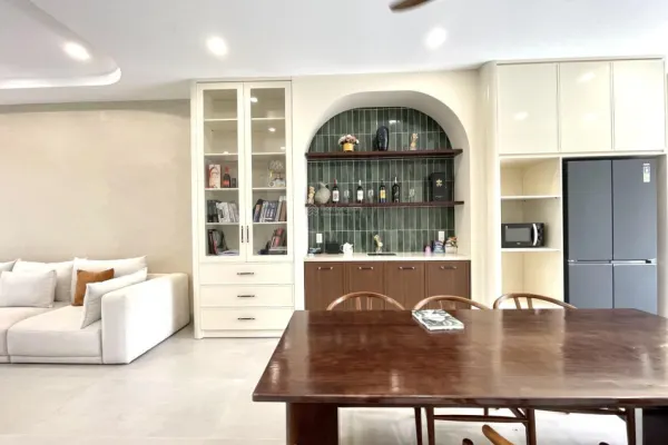 6 спален · 390 м²