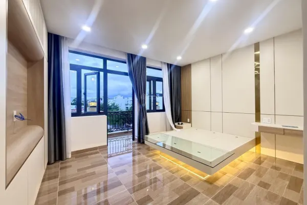 4 спальни · 400 м² 2